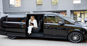 Top-rated van taxi for DIA airport in Downtown Denver, CO